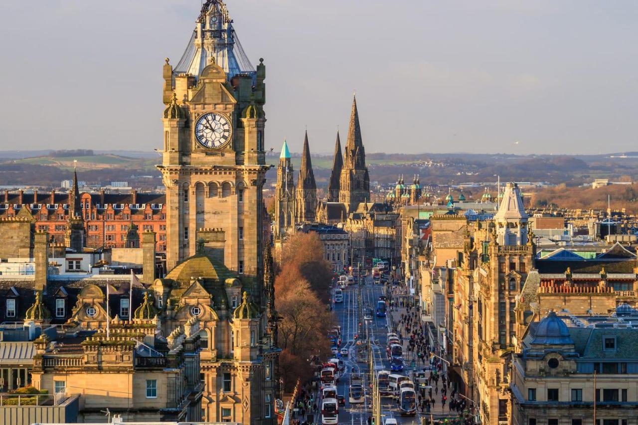 Spacious City Centre Family Room Edinburgh Exterior foto
