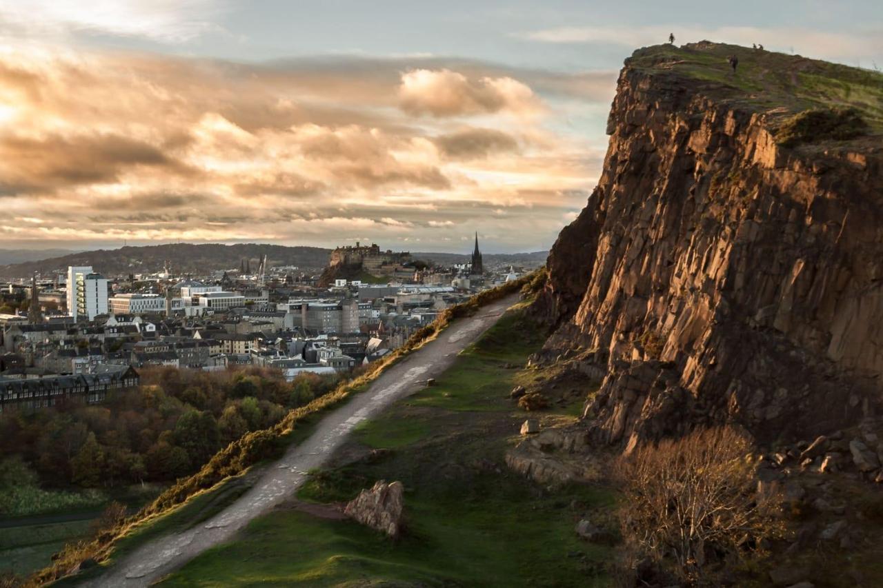 Spacious City Centre Family Room Edinburgh Exterior foto